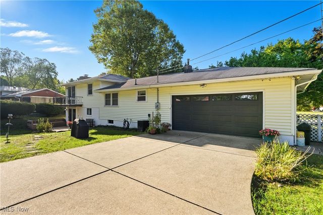 2406 Nottingham Street NW, Massillon, OH 44646