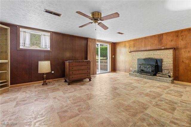 2406 Nottingham Street NW, Massillon, OH 44646