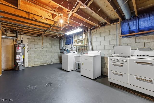 2406 Nottingham Street NW, Massillon, OH 44646