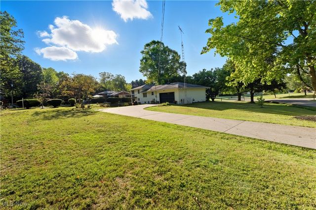 2406 Nottingham Street NW, Massillon, OH 44646