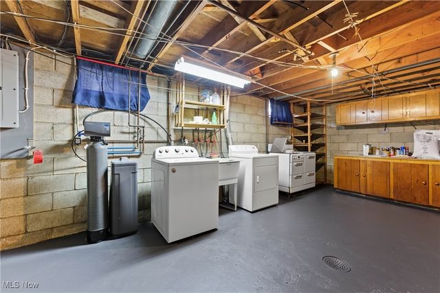 2406 Nottingham Street NW, Massillon, OH 44646