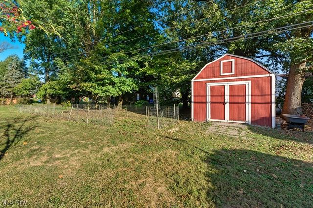 2406 Nottingham Street NW, Massillon, OH 44646