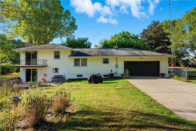 2406 Nottingham Street NW, Massillon, OH 44646