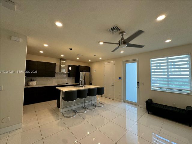 6472 NW 103rd Pl, Doral, FL 33178