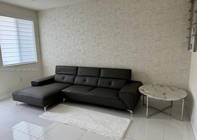 6472 NW 103rd Pl, Doral, FL 33178