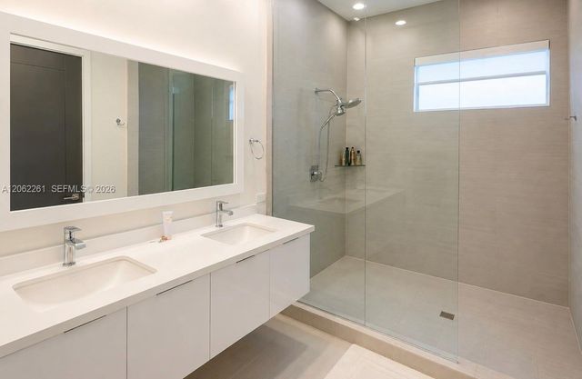 6472 NW 103rd Pl, Doral, FL 33178