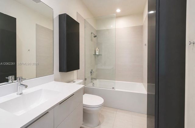 6472 NW 103rd Pl, Doral, FL 33178