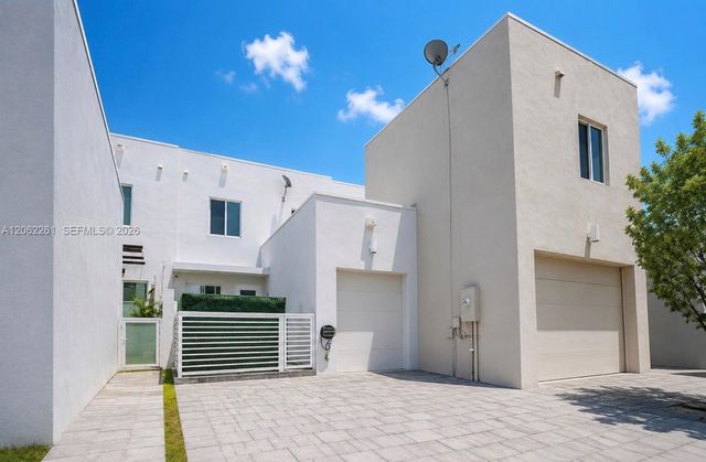 6472 NW 103rd Pl, Doral, FL 33178