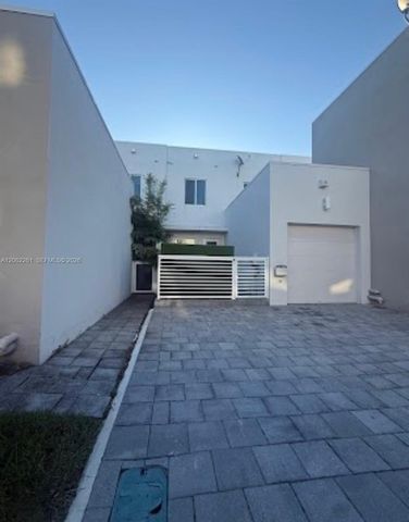 6472 NW 103rd Pl, Doral, FL 33178