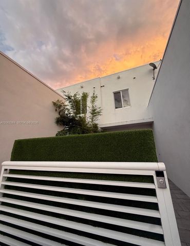 6472 NW 103rd Pl, Doral, FL 33178