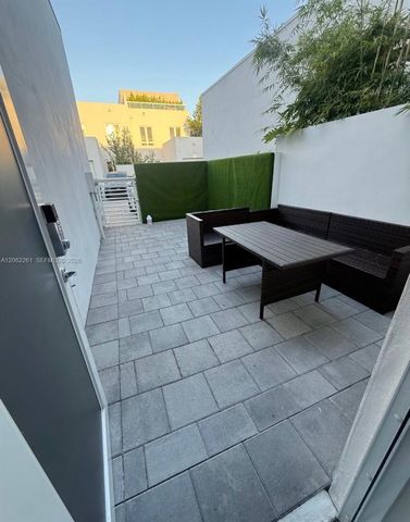 6472 NW 103rd Pl, Doral, FL 33178