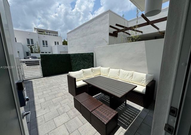 6472 NW 103rd Pl, Doral, FL 33178