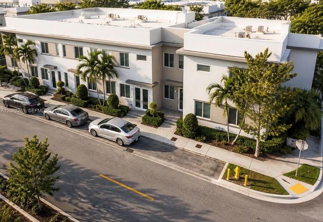 6472 NW 103rd Pl, Doral, FL 33178