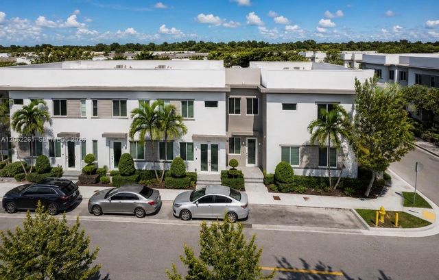 6472 NW 103rd Pl, Doral, FL 33178