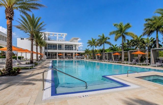6472 NW 103rd Pl, Doral, FL 33178