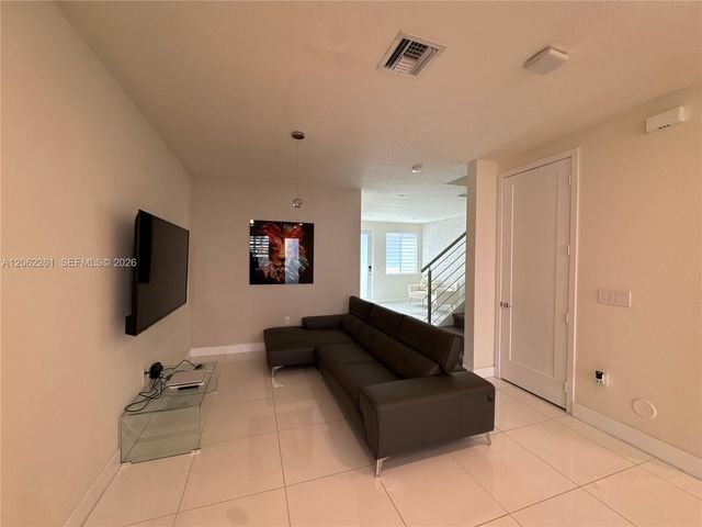 6472 NW 103rd Pl, Doral, FL 33178