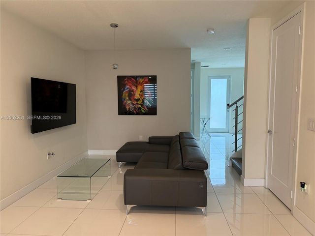 6472 NW 103rd Pl, Doral, FL 33178