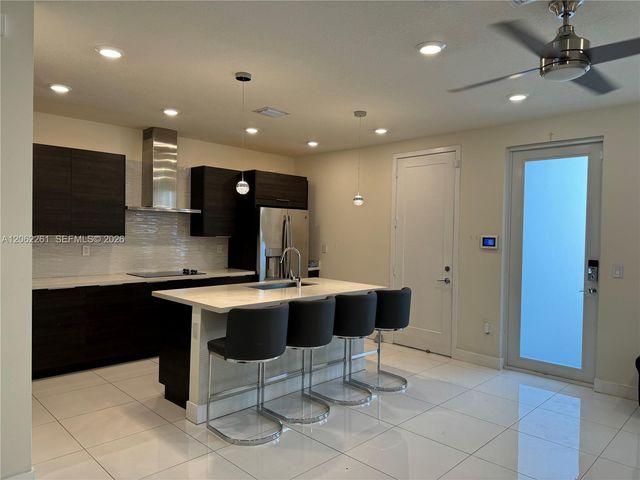 6472 NW 103rd Pl, Doral, FL 33178