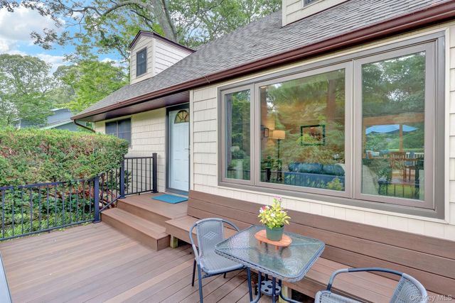 43 Huyler Court, Setauket, NY 11733