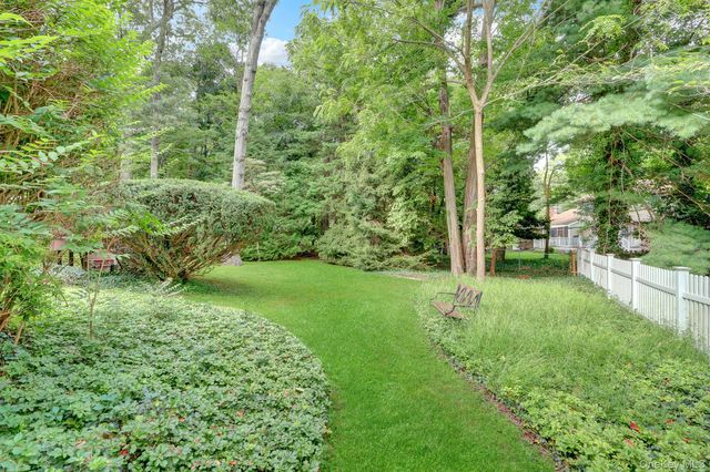 43 Huyler Court, Setauket, NY 11733