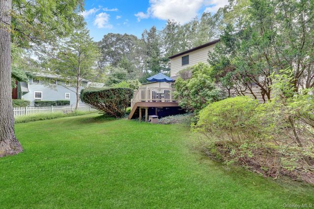43 Huyler Court, Setauket, NY 11733
