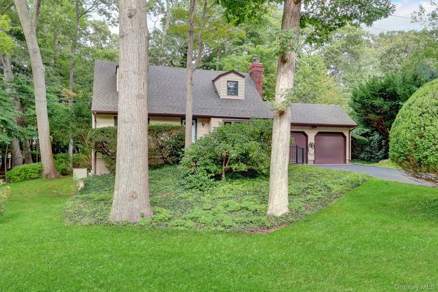 43 Huyler Court, Setauket, NY 11733