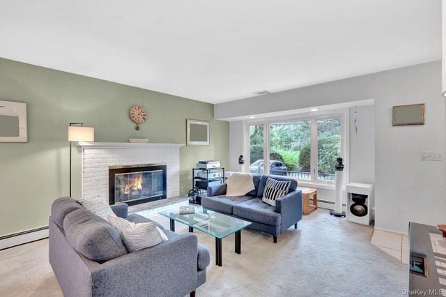 43 Huyler Court, Setauket, NY 11733