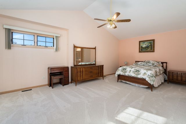 1078 Amber Drive, Lemont, IL 60439