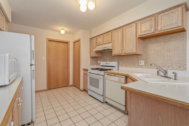 1078 Amber Drive, Lemont, IL 60439