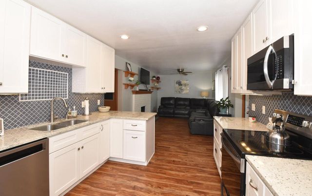 1784 Hickory STREET, South Milwaukee, WI 53172