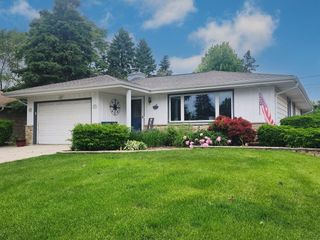 1784 Hickory STREET, South Milwaukee, WI 53172