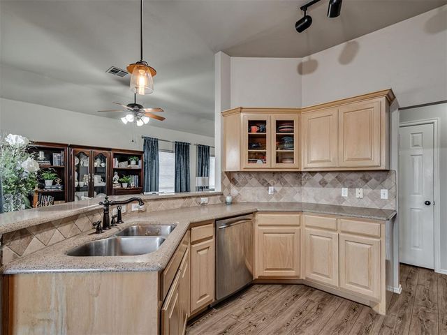 1909 Fair Meadow Drive, Edmond, OK 73003