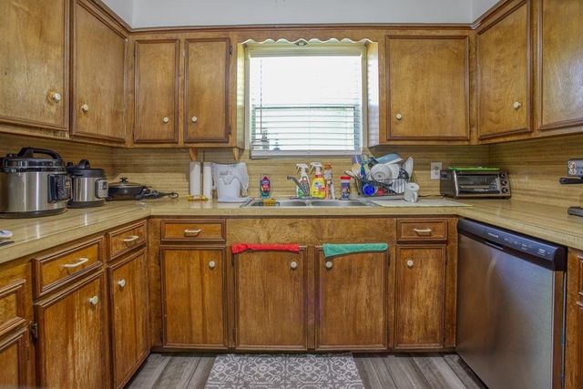 1817 Dolphin Dr, Portland, TX 78374