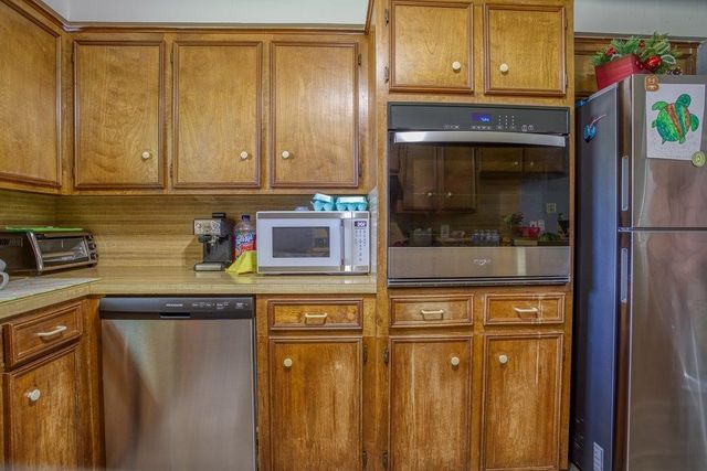 1817 Dolphin Dr, Portland, TX 78374