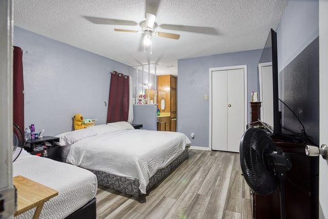 1817 Dolphin Dr, Portland, TX 78374