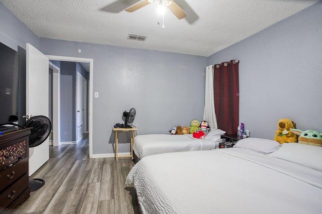 1817 Dolphin Dr, Portland, TX 78374