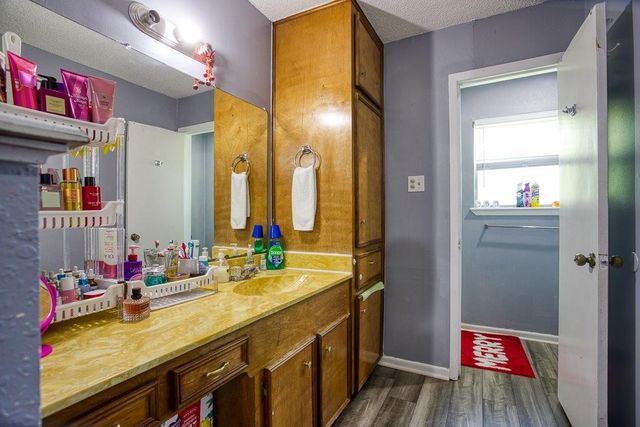 1817 Dolphin Dr, Portland, TX 78374