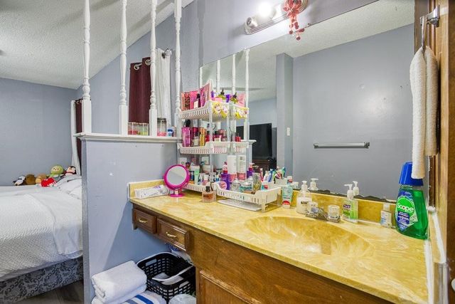 1817 Dolphin Dr, Portland, TX 78374
