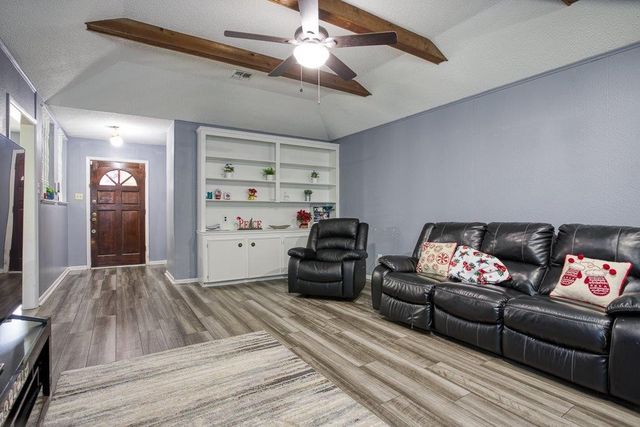 1817 Dolphin Dr, Portland, TX 78374