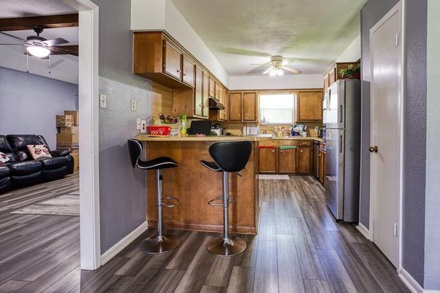 1817 Dolphin Dr, Portland, TX 78374