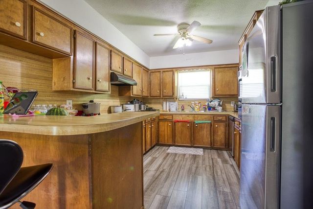 1817 Dolphin Dr, Portland, TX 78374