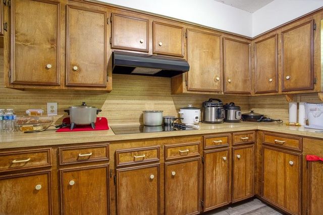 1817 Dolphin Dr, Portland, TX 78374