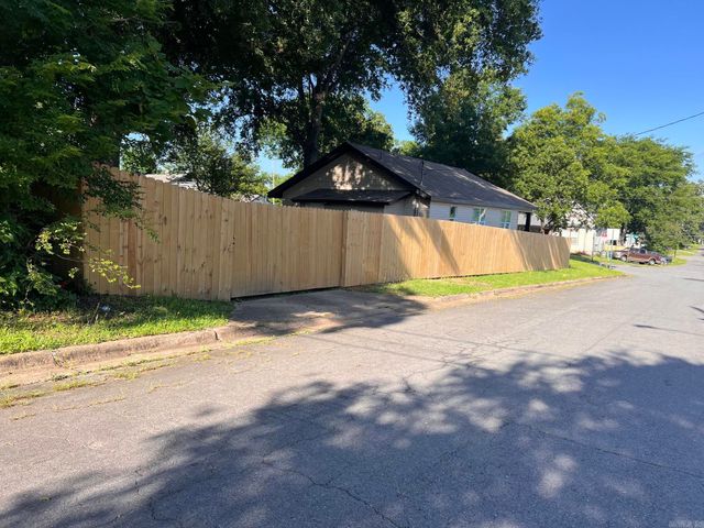 2501 Maple Street, Little Rock, AR 72204