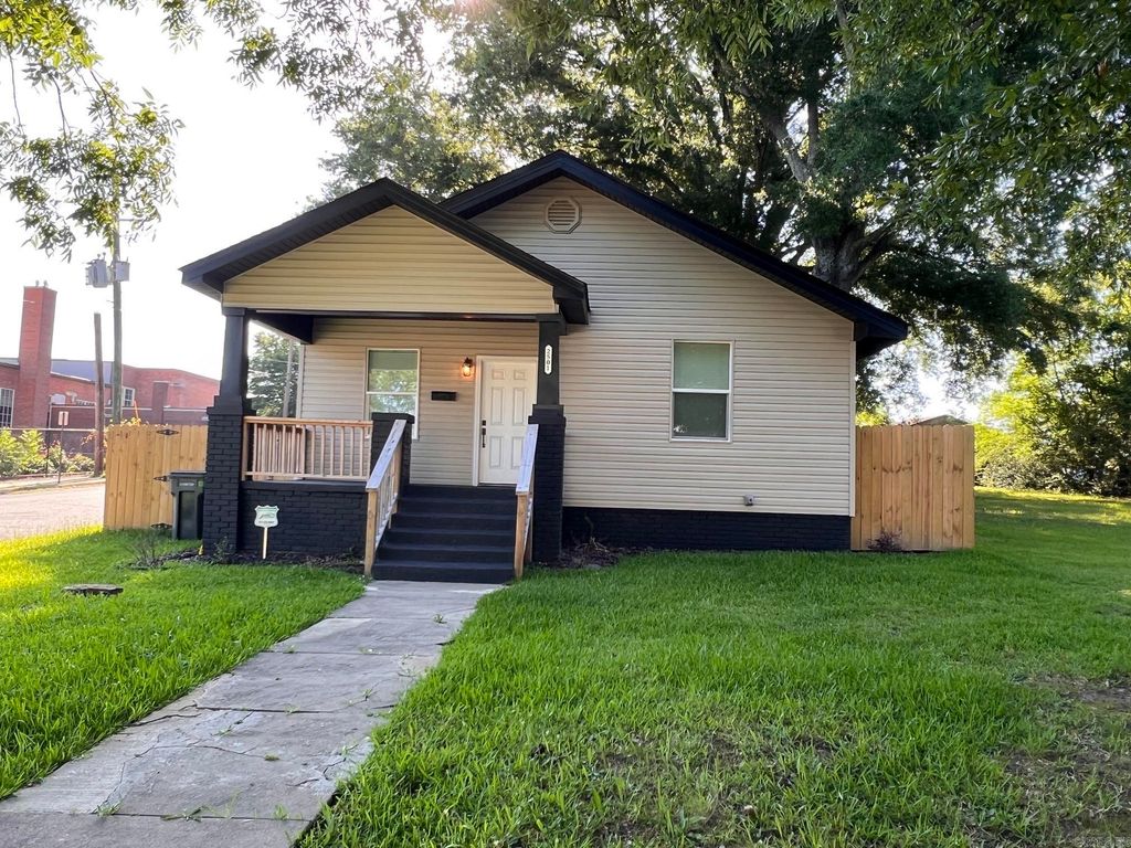 2501 Maple Street, Little Rock, AR 72204