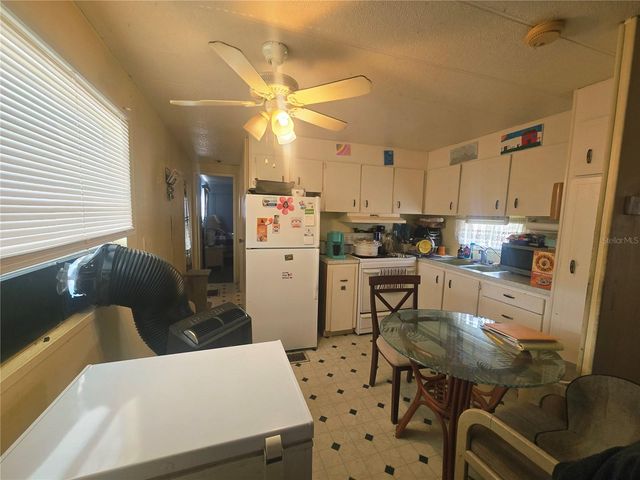 49 DRURY LANE, Tarpon Springs, FL 34689