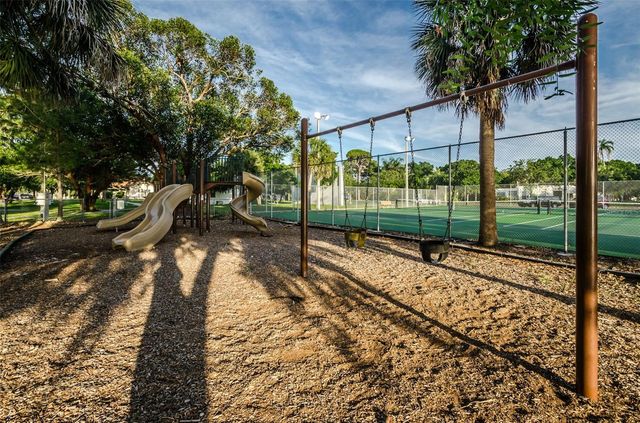 49 DRURY LANE, Tarpon Springs, FL 34689