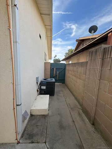 1540 W Whittier Avenue, Hemet, CA 92543