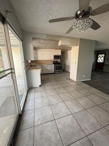 1540 W Whittier Avenue, Hemet, CA 92543