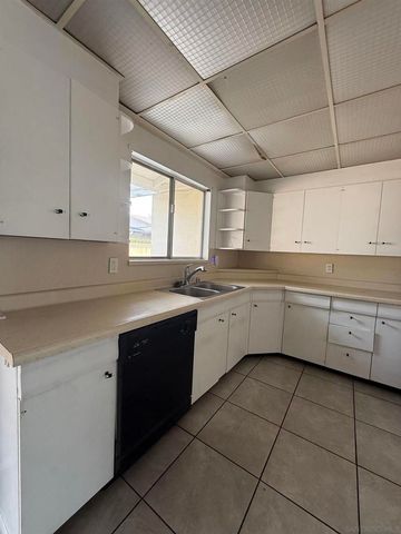 1540 W Whittier Avenue, Hemet, CA 92543