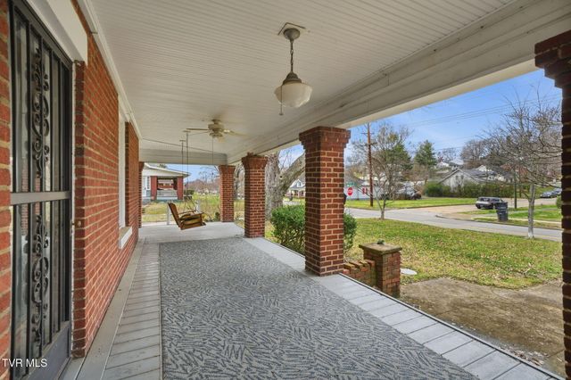 1221 West Sullivan Street, Kingsport, TN 37660